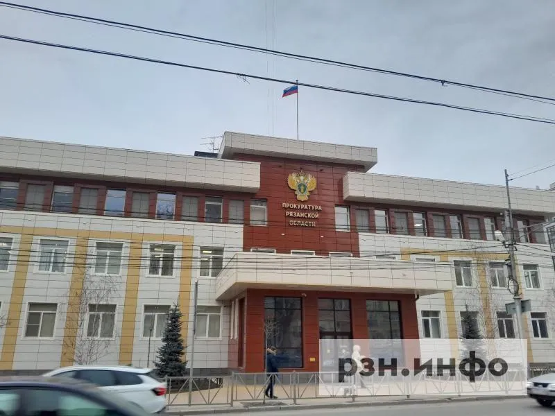 В Скопине после жалобы отремонтировали лестницы в подъездах