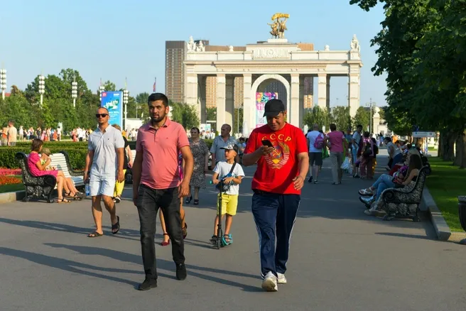 Рязанка фиктивно зарегистрировала 11 иностранцев за деньги