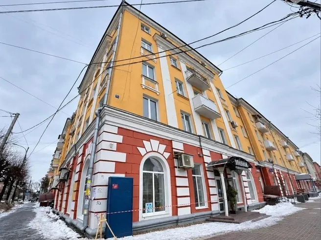 Кровельщика рязанской УК осудили за травмы прохожего из-за снега с крыши