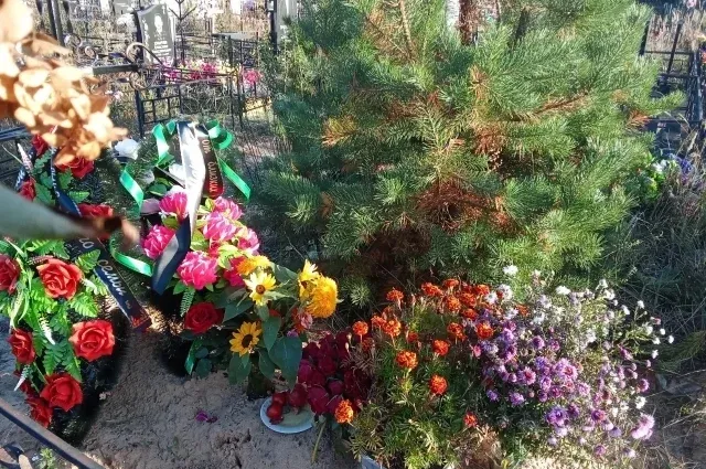Священник: алкоголь и сигареты на могилах оскорбляют память усопших