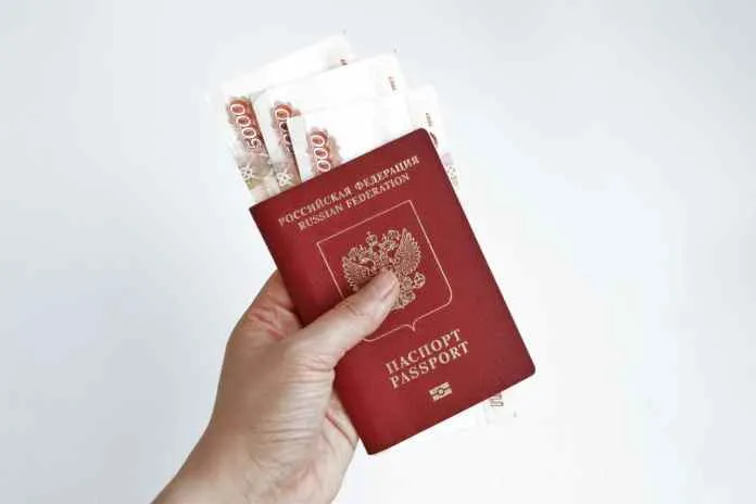 В Рязани задержали женщину за фиктивную регистрацию 11 мигрантов